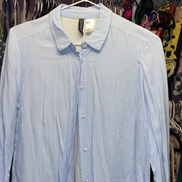 Divided Tops - Ladies Divided by H&M long sleeve blue button up boyfriend shirt